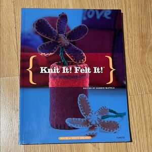 🌟3/$25🌟 Knit It! Felt It! Craft Book - Blue & Red Cover